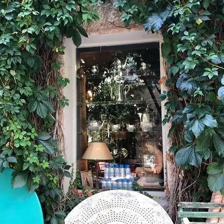 Pause En Provence Au Village Des Antiquaires De La Gare L'Isle-sur-la-Sorgue